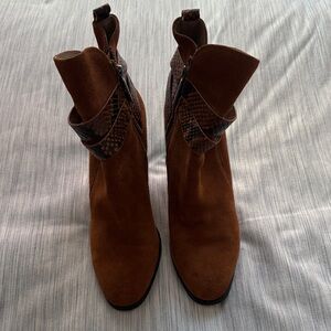 Donald J. Pliner camel/caramel Suede Heeled Boots